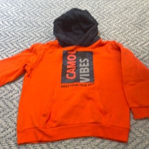 Nukutavake size 8 boys orange and blue camo sweatshirt